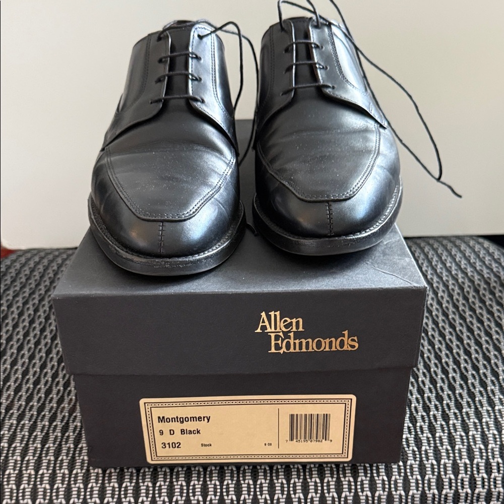 Allen Edmonds Montgomery Black Oxfords